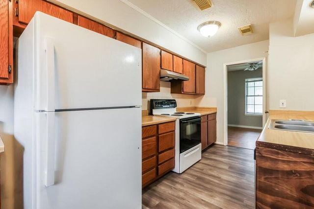 200 Montrose Circle, Conroe, TX 77301