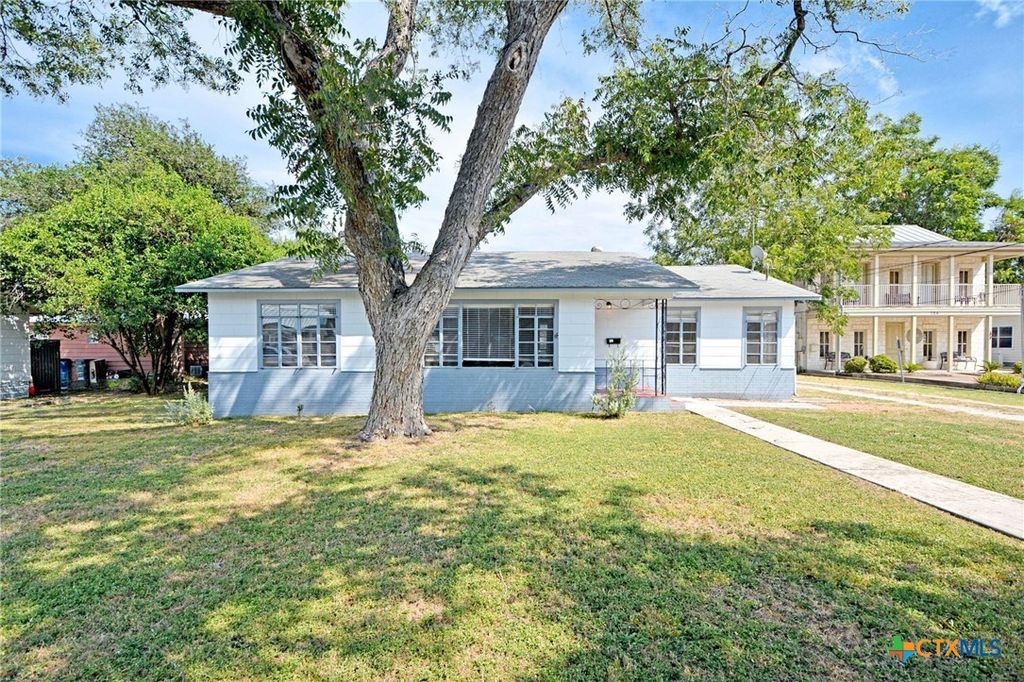 268 E Mill Street, New Braunfels, TX 78130