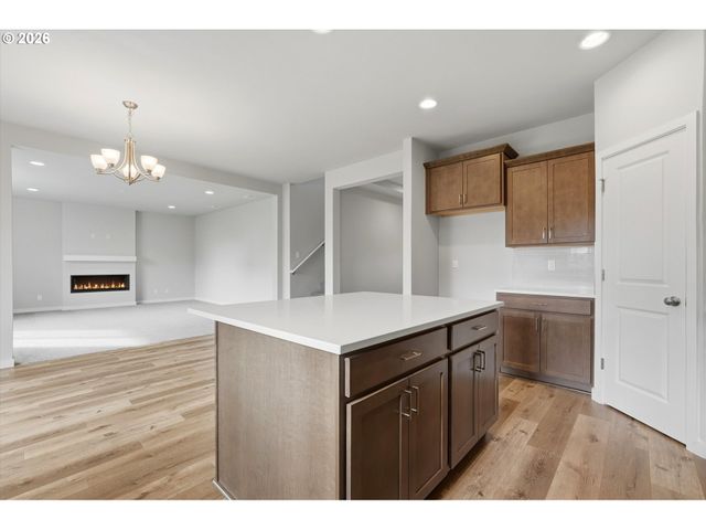 651 S 5th St, Carlton, OR 97111