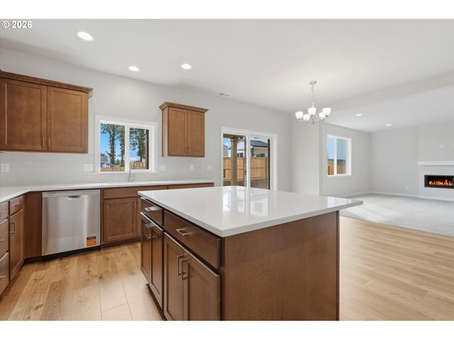 651 S 5th St, Carlton, OR 97111