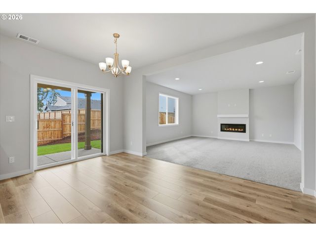 651 S 5th St, Carlton, OR 97111