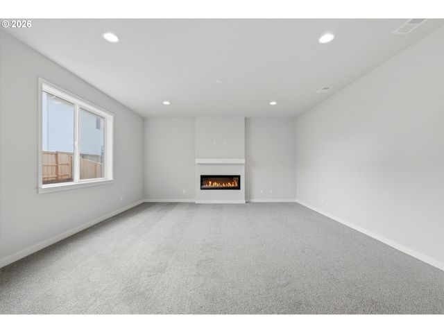 651 S 5th St, Carlton, OR 97111