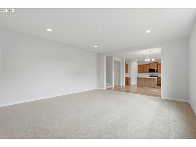 651 S 5th St, Carlton, OR 97111