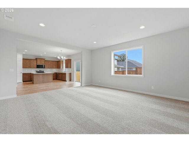 651 S 5th St, Carlton, OR 97111
