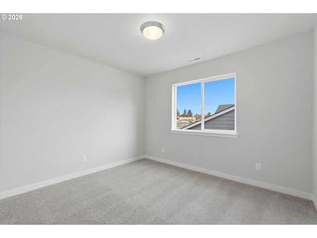 651 S 5th St, Carlton, OR 97111