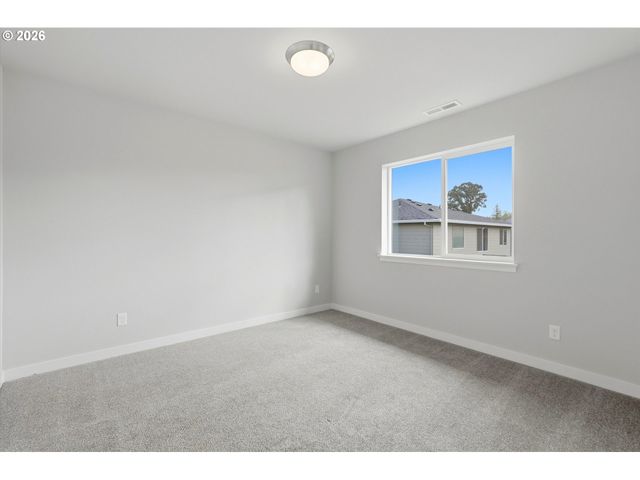 651 S 5th St, Carlton, OR 97111