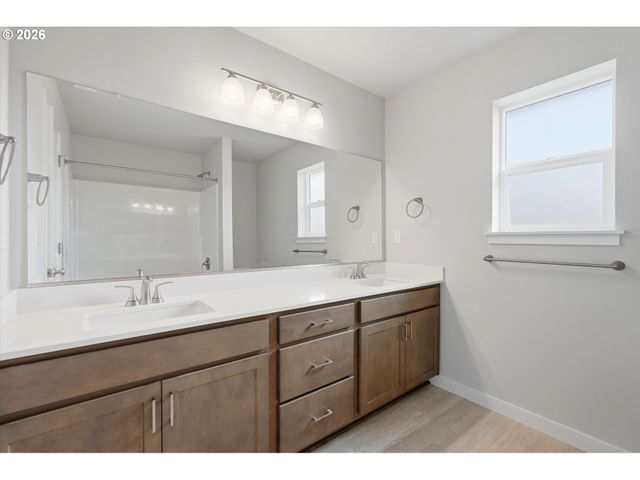 651 S 5th St, Carlton, OR 97111