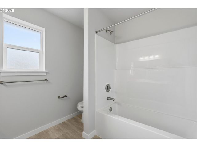 651 S 5th St, Carlton, OR 97111