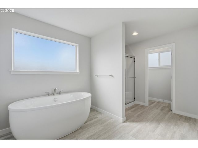 651 S 5th St, Carlton, OR 97111