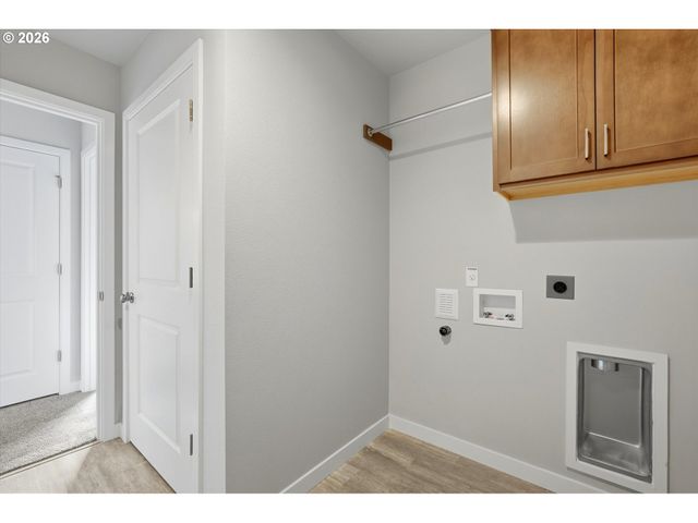651 S 5th St, Carlton, OR 97111
