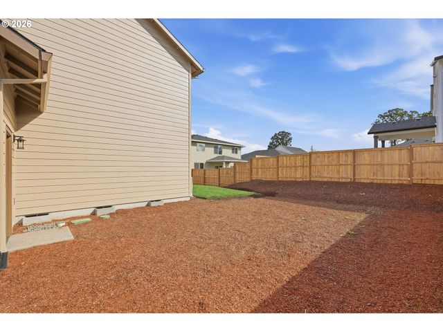 651 S 5th St, Carlton, OR 97111