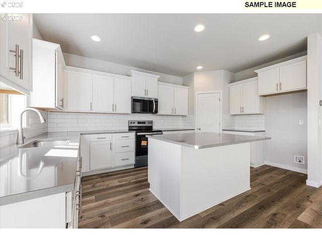 651 S 5th St, Carlton, OR 97111