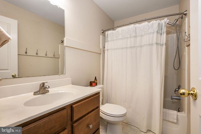 218 CAMBRIDGE LN, Lititz, PA 17543