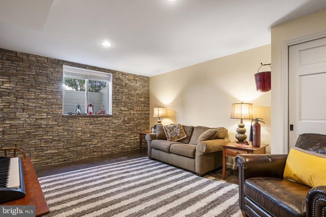 218 CAMBRIDGE LN, Lititz, PA 17543