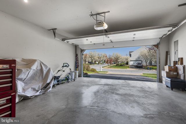 218 CAMBRIDGE LN, Lititz, PA 17543