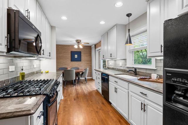703 E Thomas Street, Arlington Heights, IL 60004