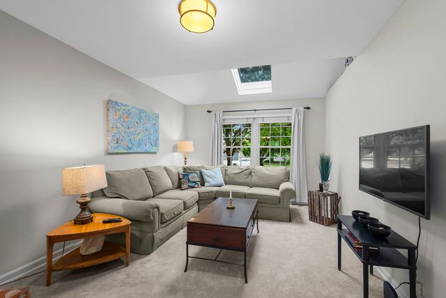 703 E Thomas Street, Arlington Heights, IL 60004