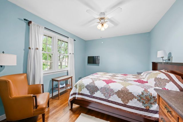 703 E Thomas Street, Arlington Heights, IL 60004