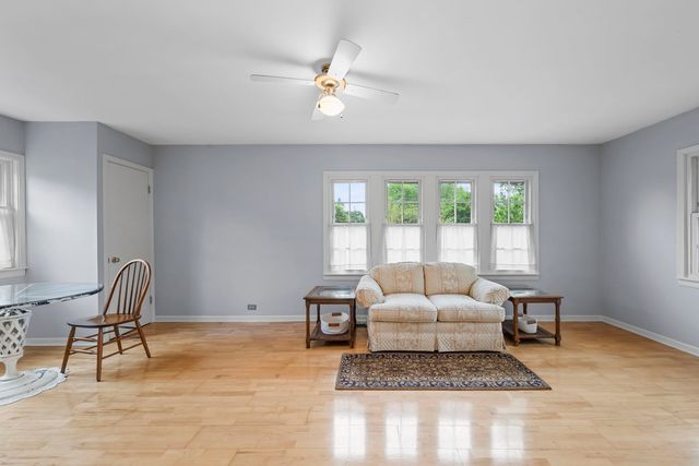 703 E Thomas Street, Arlington Heights, IL 60004