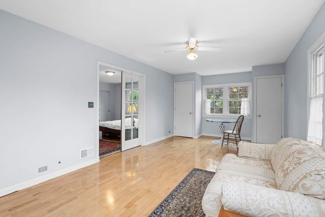 703 E Thomas Street, Arlington Heights, IL 60004