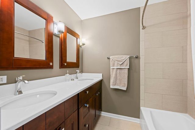 703 E Thomas Street, Arlington Heights, IL 60004