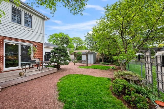 703 E Thomas Street, Arlington Heights, IL 60004