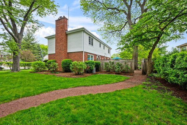 703 E Thomas Street, Arlington Heights, IL 60004