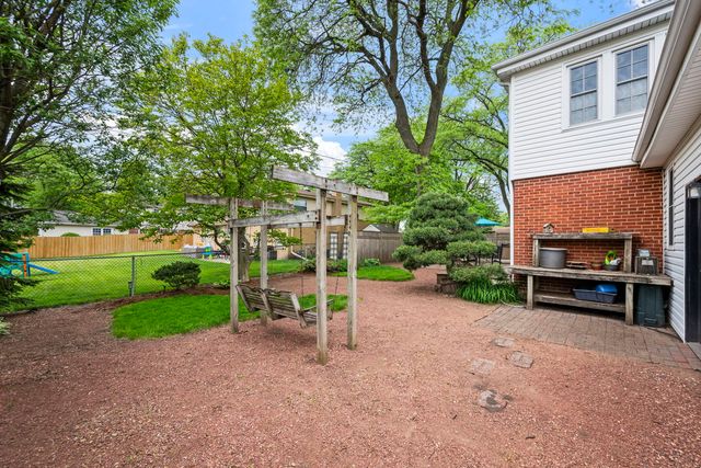 703 E Thomas Street, Arlington Heights, IL 60004