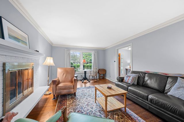 703 E Thomas Street, Arlington Heights, IL 60004