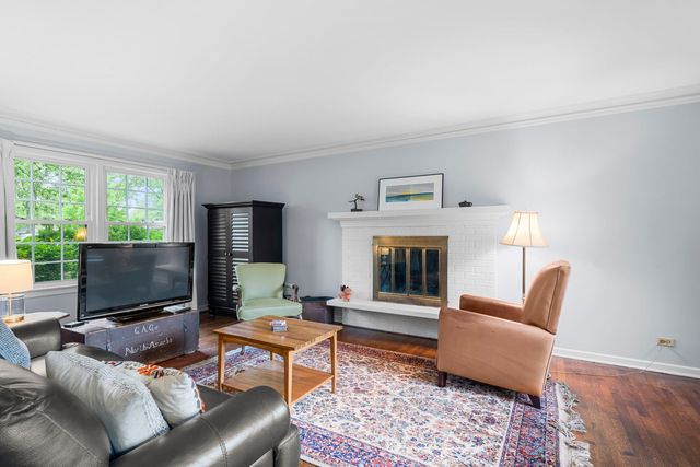 703 E Thomas Street, Arlington Heights, IL 60004
