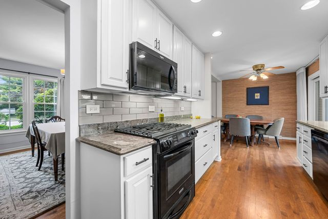 703 E Thomas Street, Arlington Heights, IL 60004