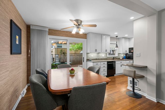 703 E Thomas Street, Arlington Heights, IL 60004