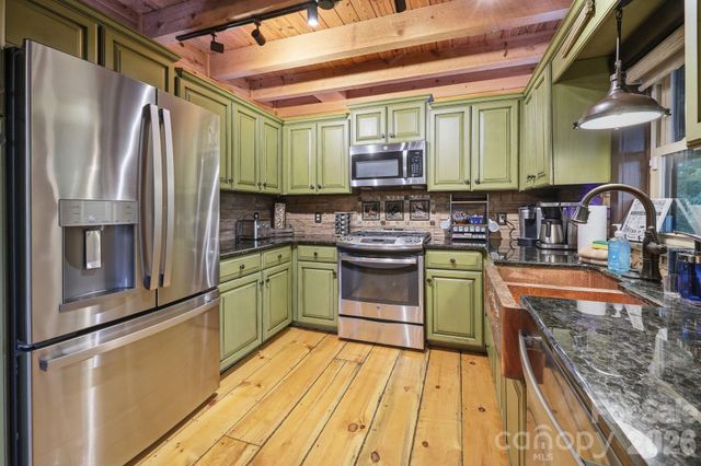 206 Hamlet Drive, Burnsville, NC 28714