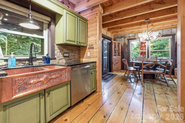 206 Hamlet Drive, Burnsville, NC 28714