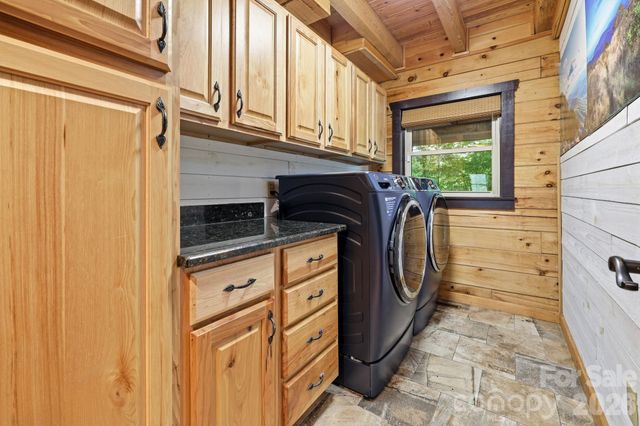 206 Hamlet Drive, Burnsville, NC 28714