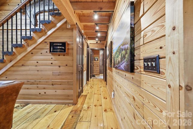 206 Hamlet Drive, Burnsville, NC 28714