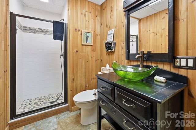 206 Hamlet Drive, Burnsville, NC 28714