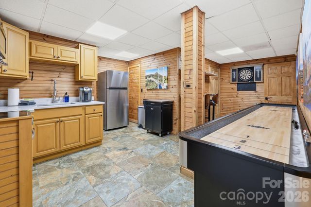 206 Hamlet Drive, Burnsville, NC 28714