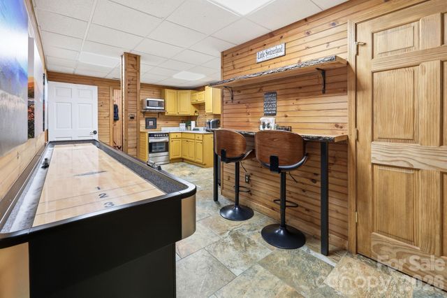 206 Hamlet Drive, Burnsville, NC 28714