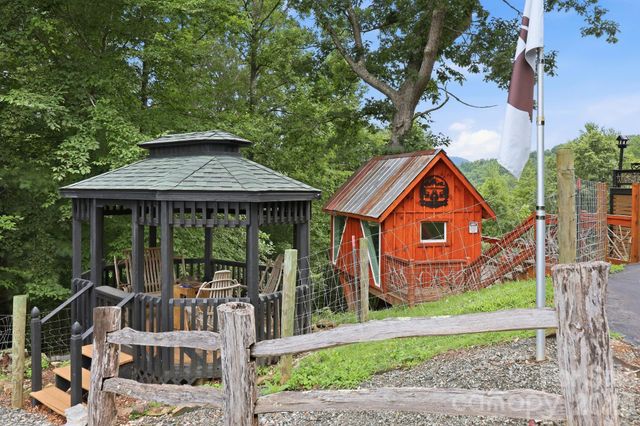 206 Hamlet Drive, Burnsville, NC 28714