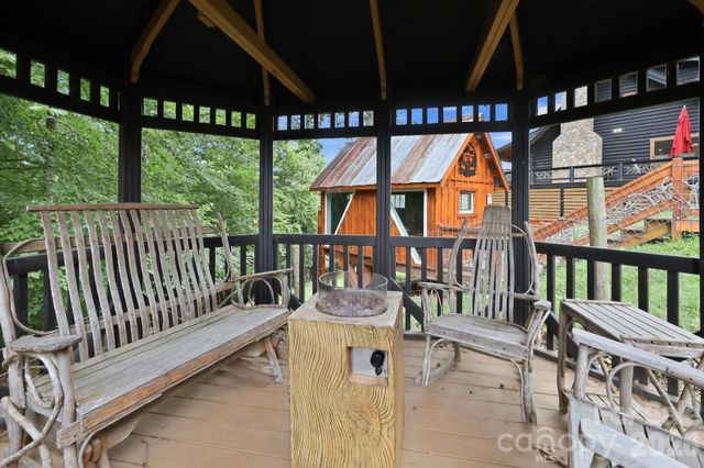 206 Hamlet Drive, Burnsville, NC 28714