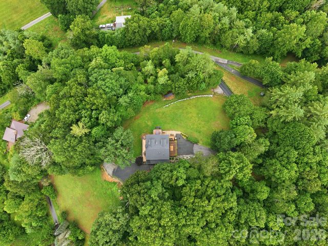 206 Hamlet Drive, Burnsville, NC 28714