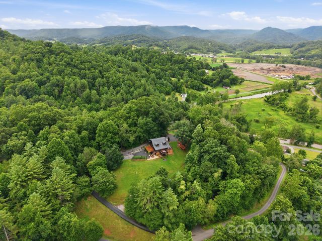 206 Hamlet Drive, Burnsville, NC 28714