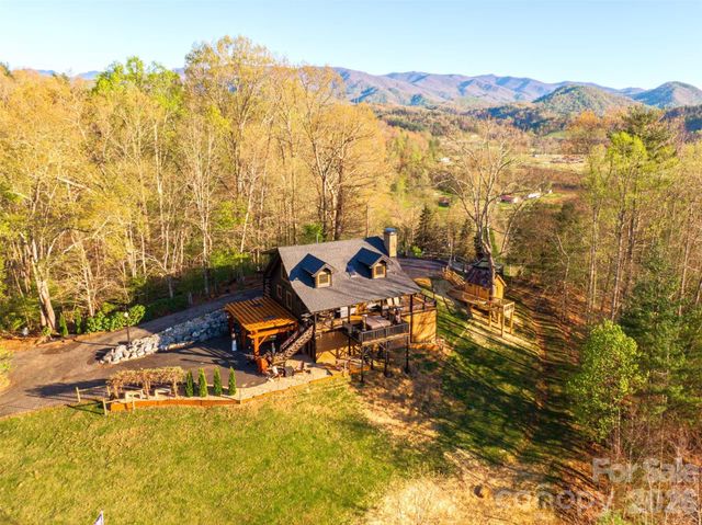 206 Hamlet Drive, Burnsville, NC 28714