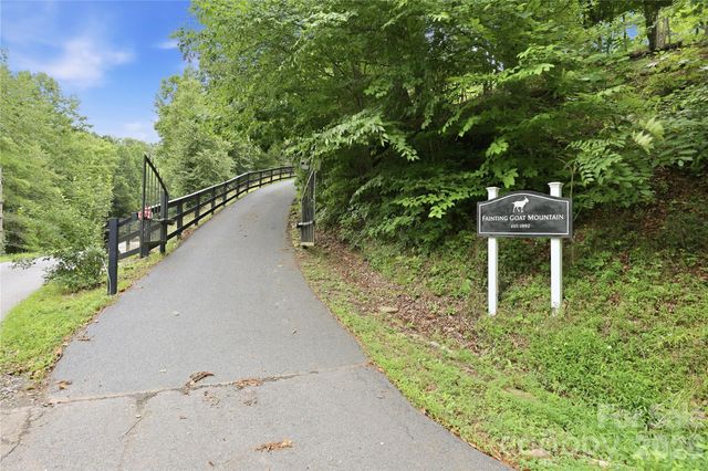 206 Hamlet Drive, Burnsville, NC 28714