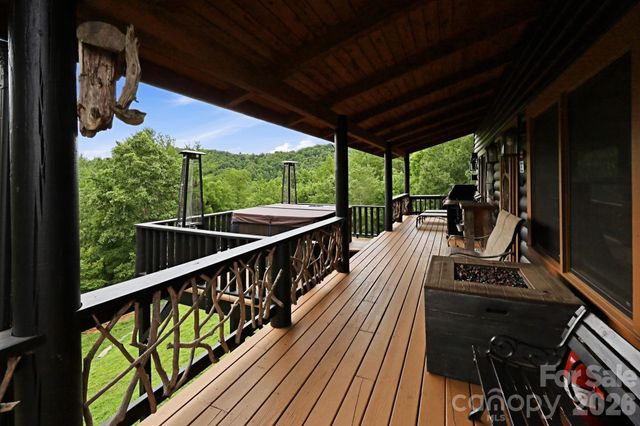 206 Hamlet Drive, Burnsville, NC 28714