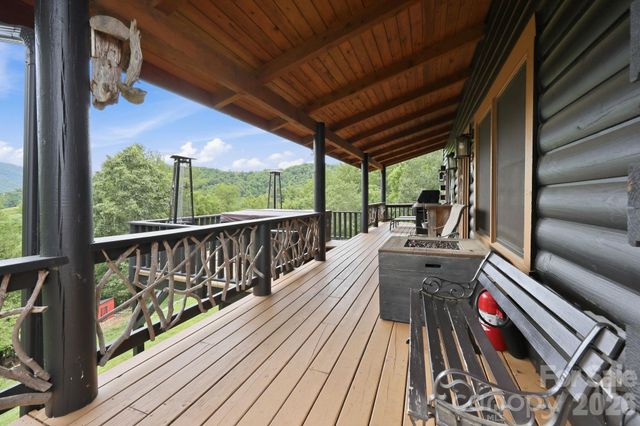 206 Hamlet Drive, Burnsville, NC 28714
