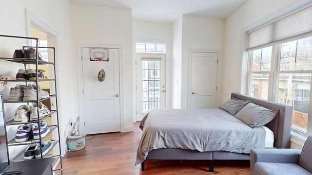 4 Market St TH, Cambridge, MA 02139