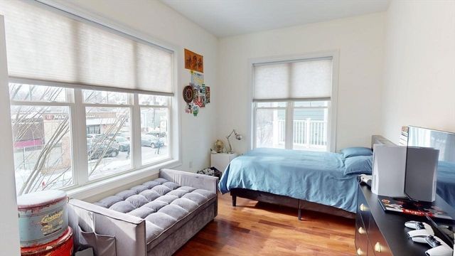 4 Market St TH, Cambridge, MA 02139