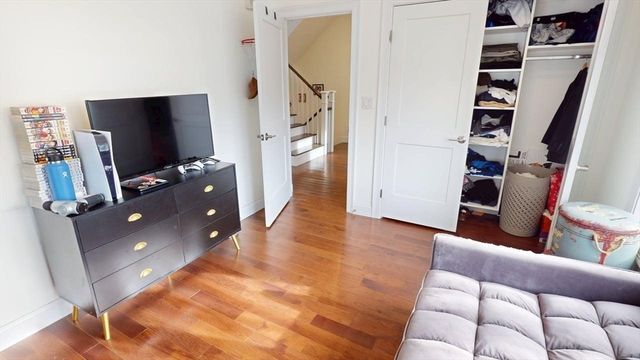 4 Market St TH, Cambridge, MA 02139